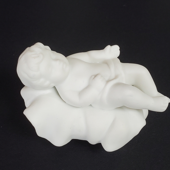 Avon Nativity Collectible Holy Family White Porcelain Christmas 1981 Boxed Set - Picture 5 of 13